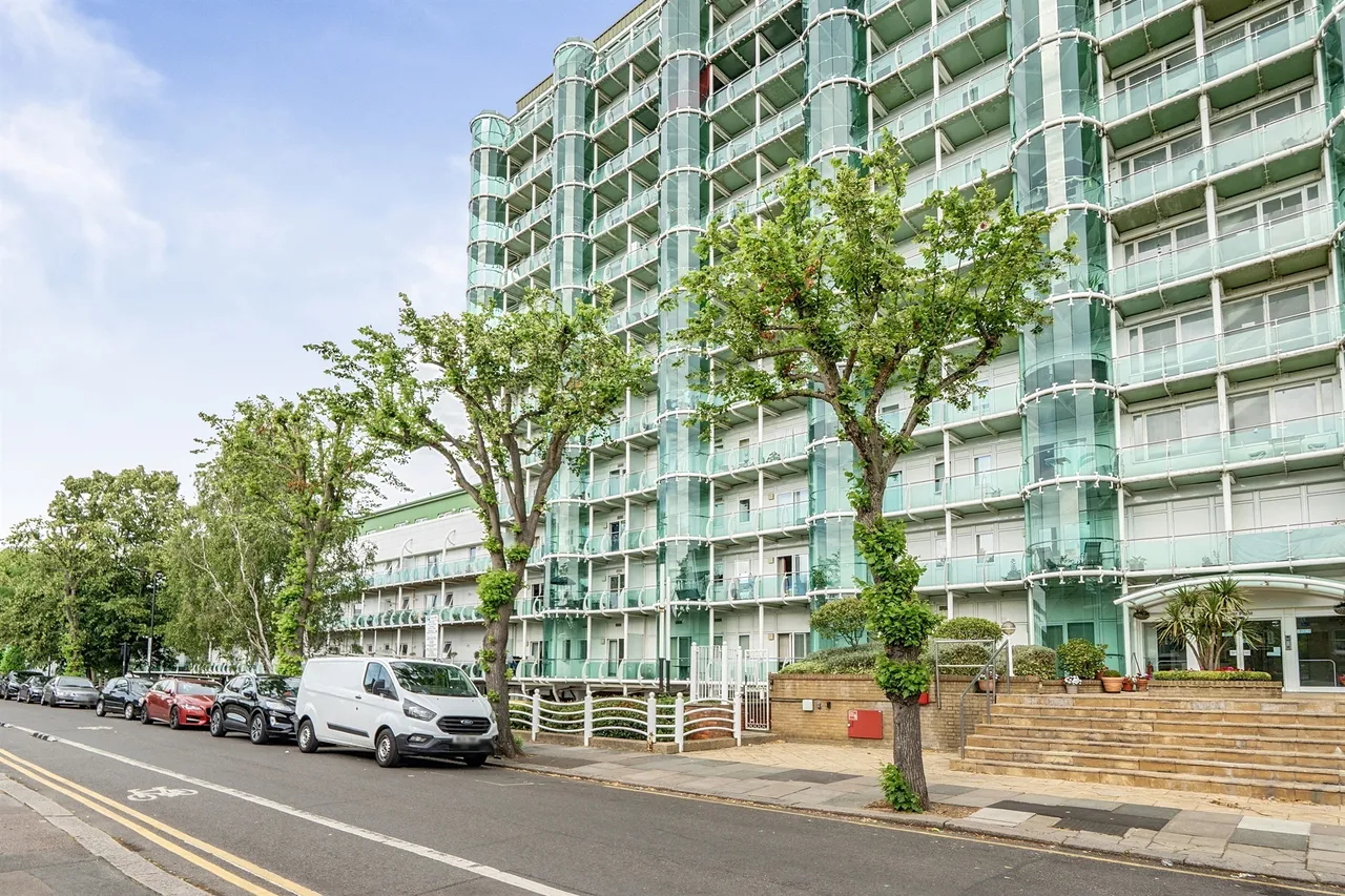 2 bed flat for sale — Sydney Road, Enfield