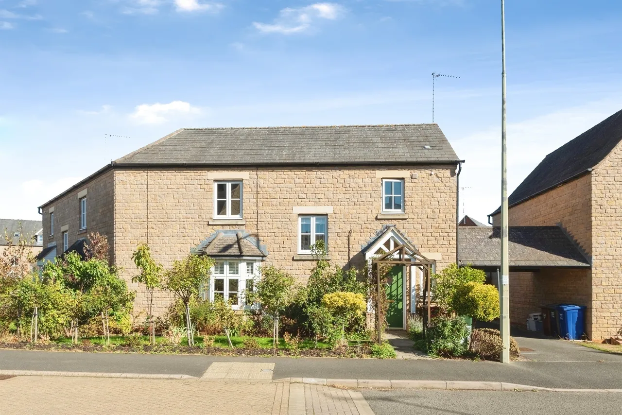 3 bed house for sale — Lapsley Drive, Banbury