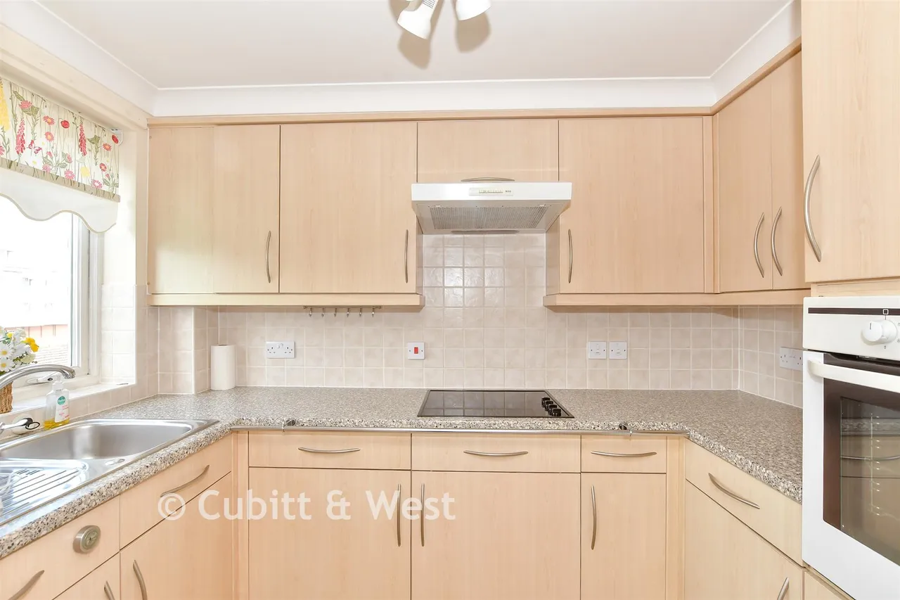 Springwell, Havant, PO9, photo 4