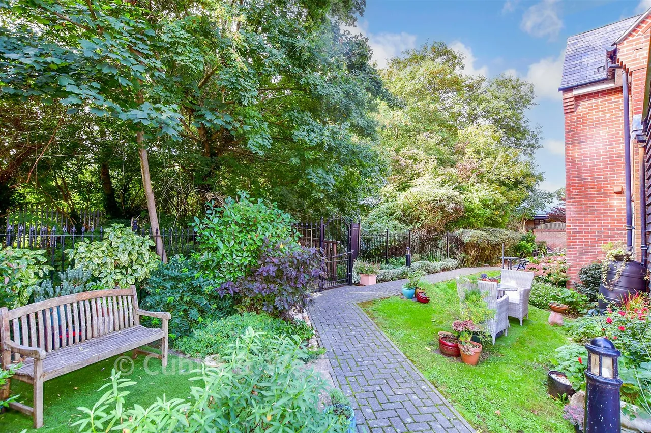 Springwell, Havant, PO9, photo 11