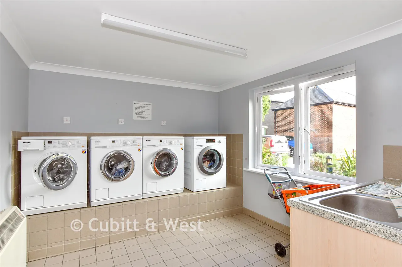 Springwell, Havant, PO9, photo 10
