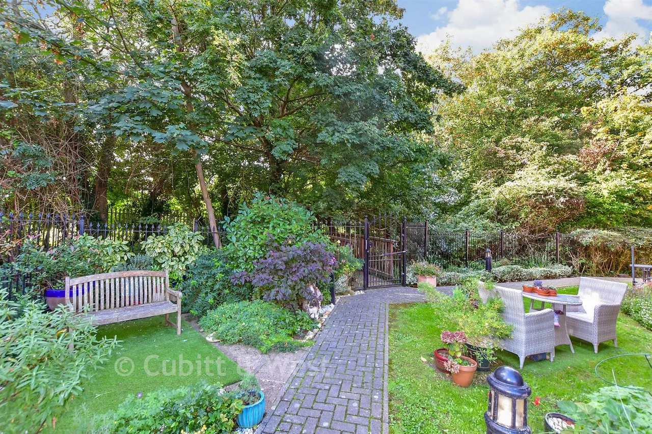 Springwell, Havant, PO9, photo 13