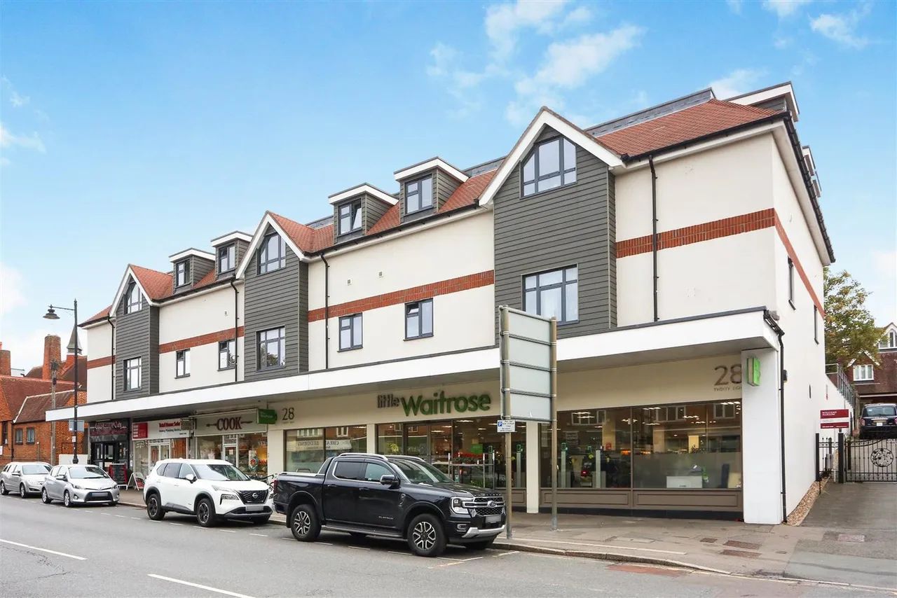 1 bed flat for sale — The Broadway, Cheam, Sutton, SM3 8BD