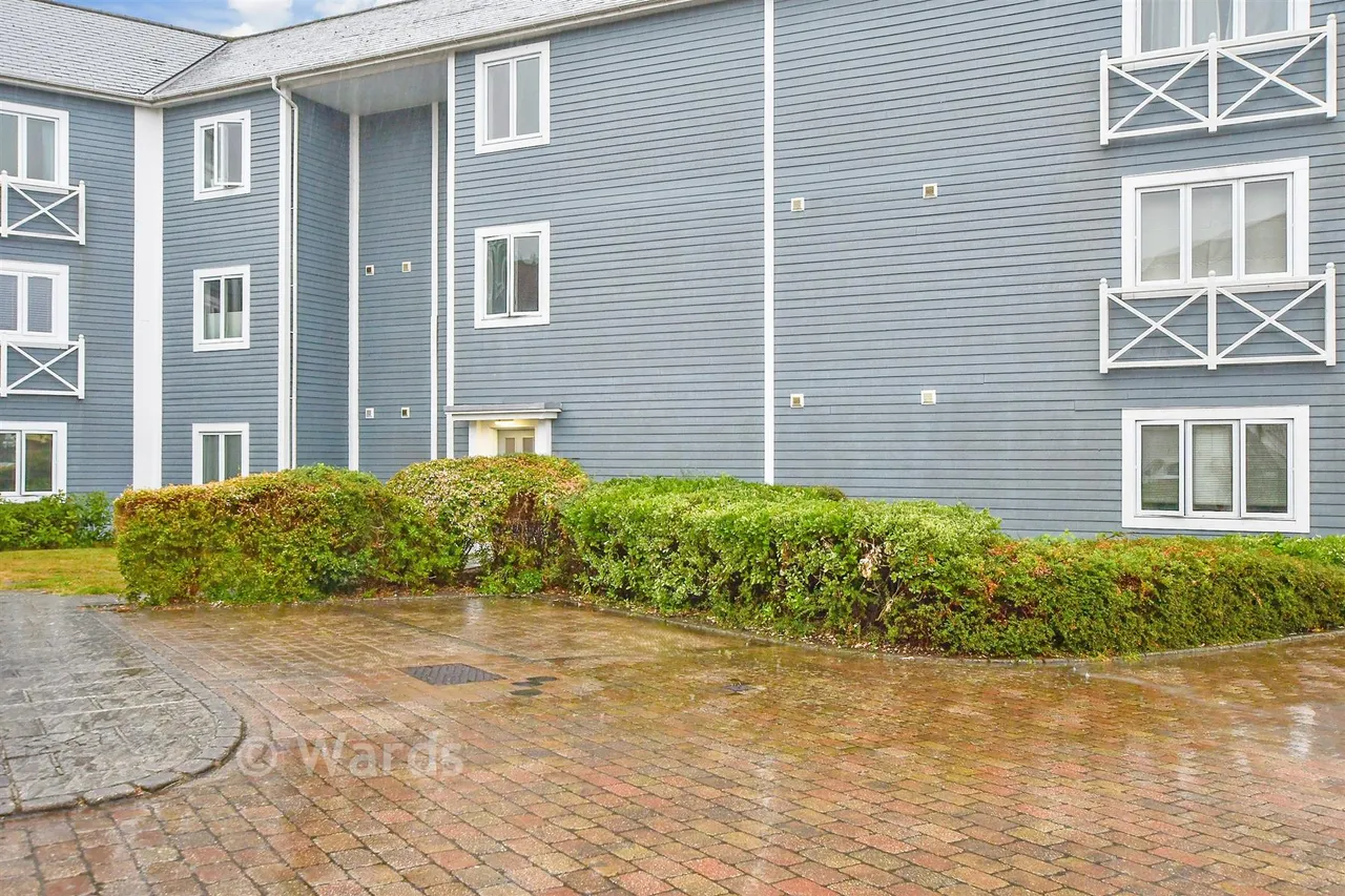 Poynder Drive, Holborough Lakes, ME6, photo 14