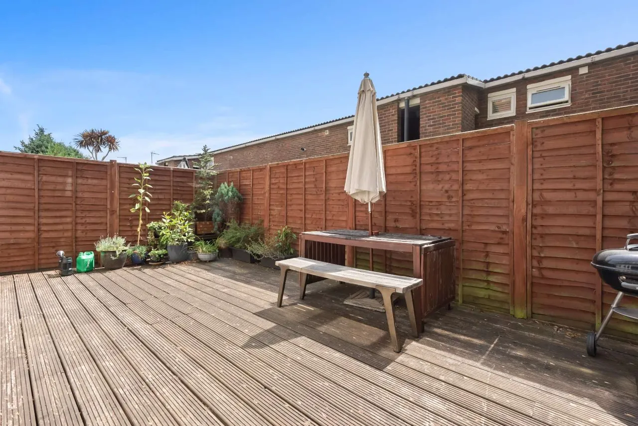2 bed flat for sale — Sawkins Close, Southfields, London, SW19 6JU