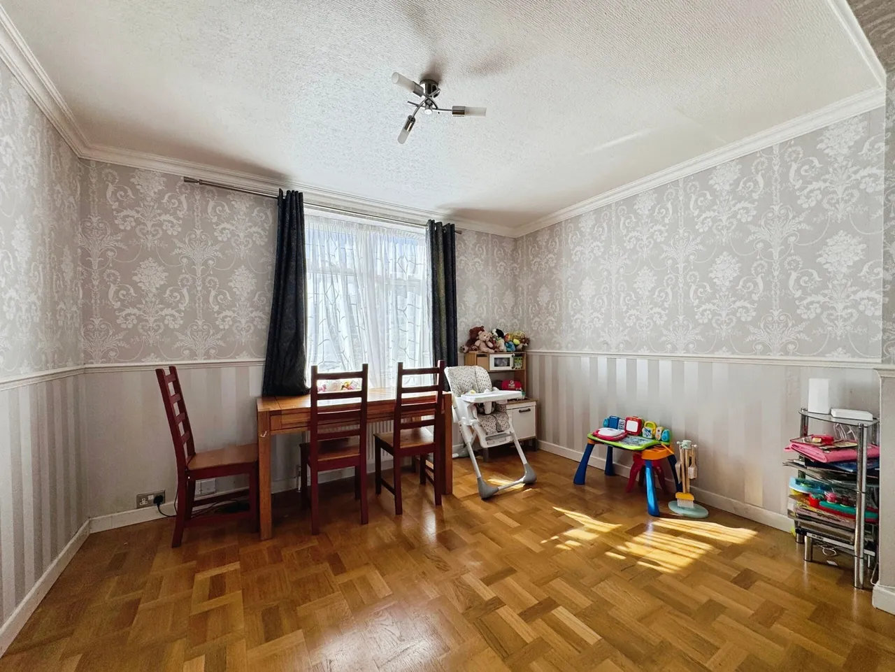 Trevor Gardens, Edgware, HA8, photo 8