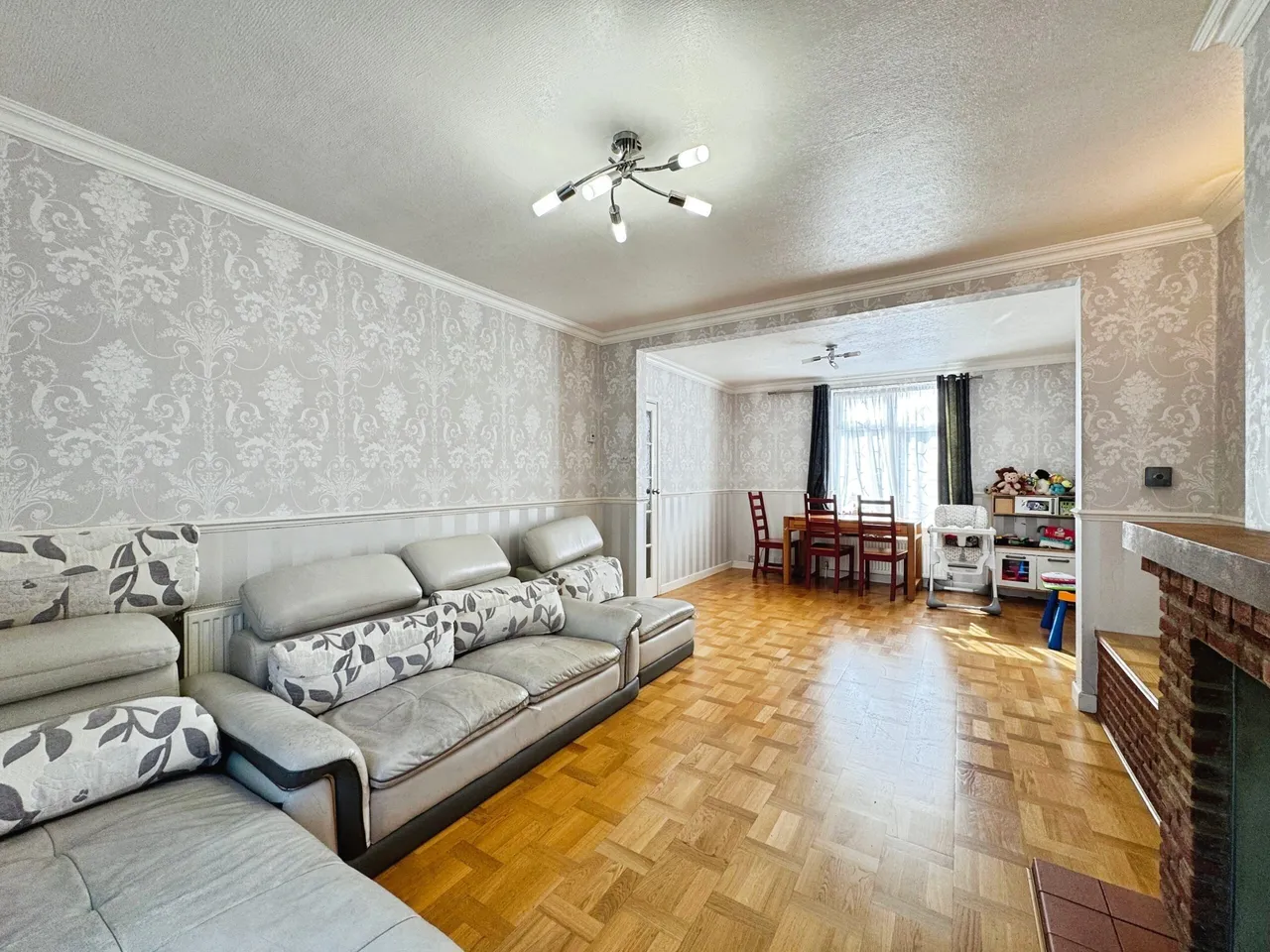 Trevor Gardens, Edgware, HA8, photo 2