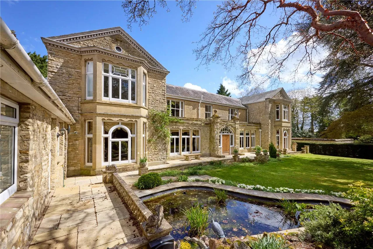 Castle Fields, Stowe Avenue, Buckingham, Buckinghamshire, MK18 6AA, photo 2