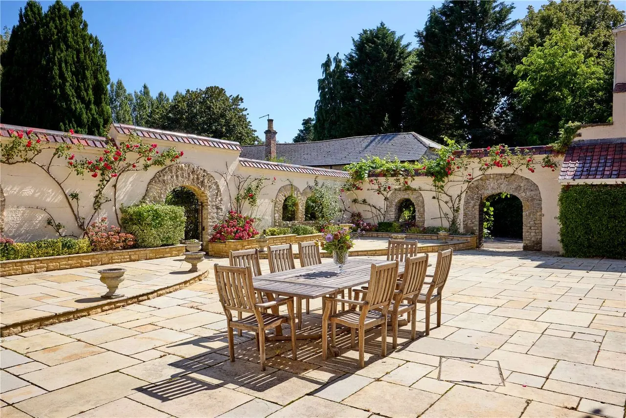 Castle Fields, Stowe Avenue, Buckingham, Buckinghamshire, MK18 6AA, photo 10