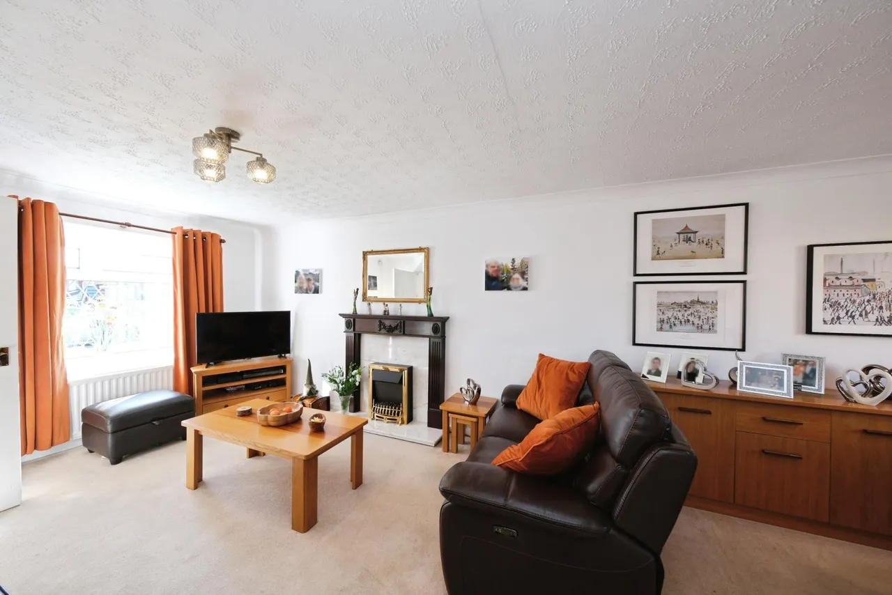 Carman Close, Nottingham, NG16, photo 3
