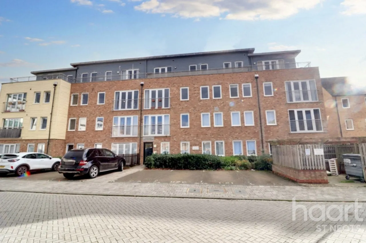Samuel Jones Crescent, St Neots, PE19, photo 9
