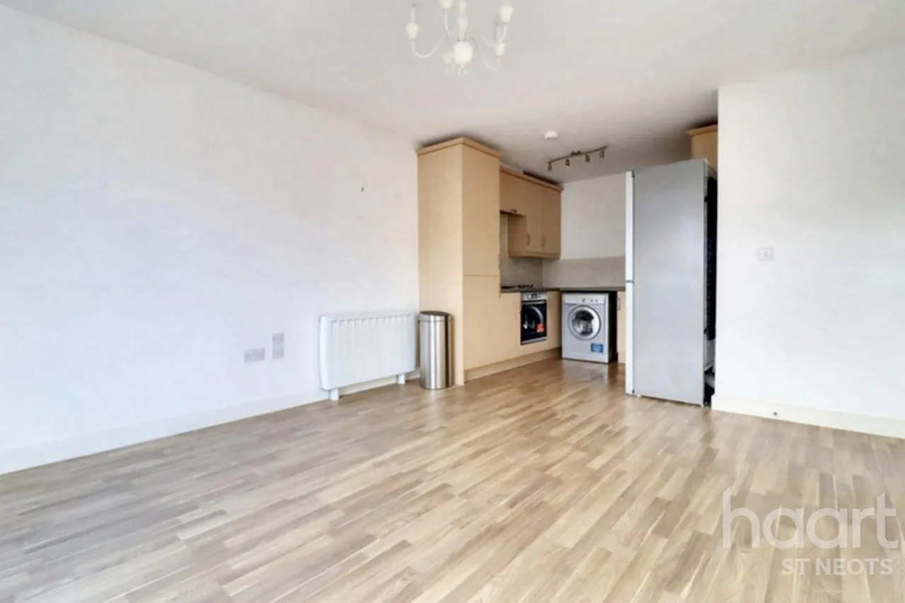 Samuel Jones Crescent, St Neots, PE19, photo 3