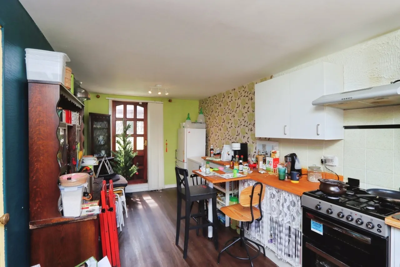 Weakland Crescent, Sheffield, South Yorkshire, S12, photo 3