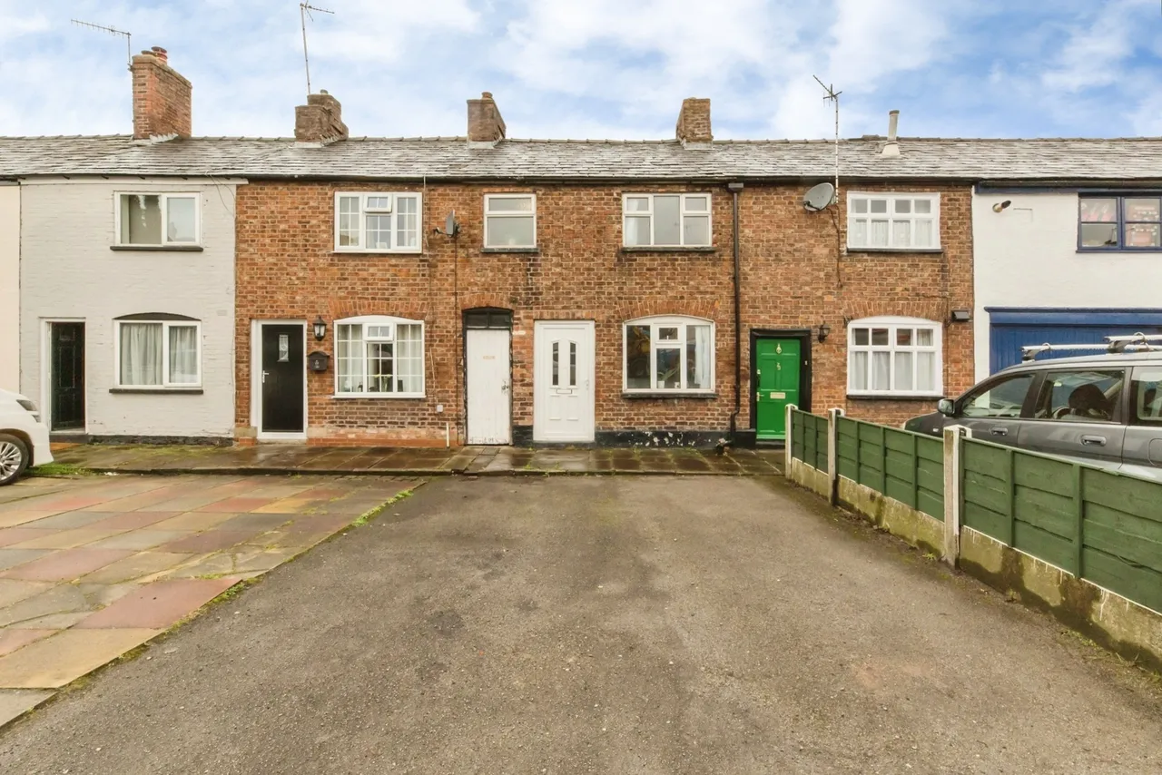 3 bed house for sale — Mill Lane, Macclesfield, Cheshire, SK11