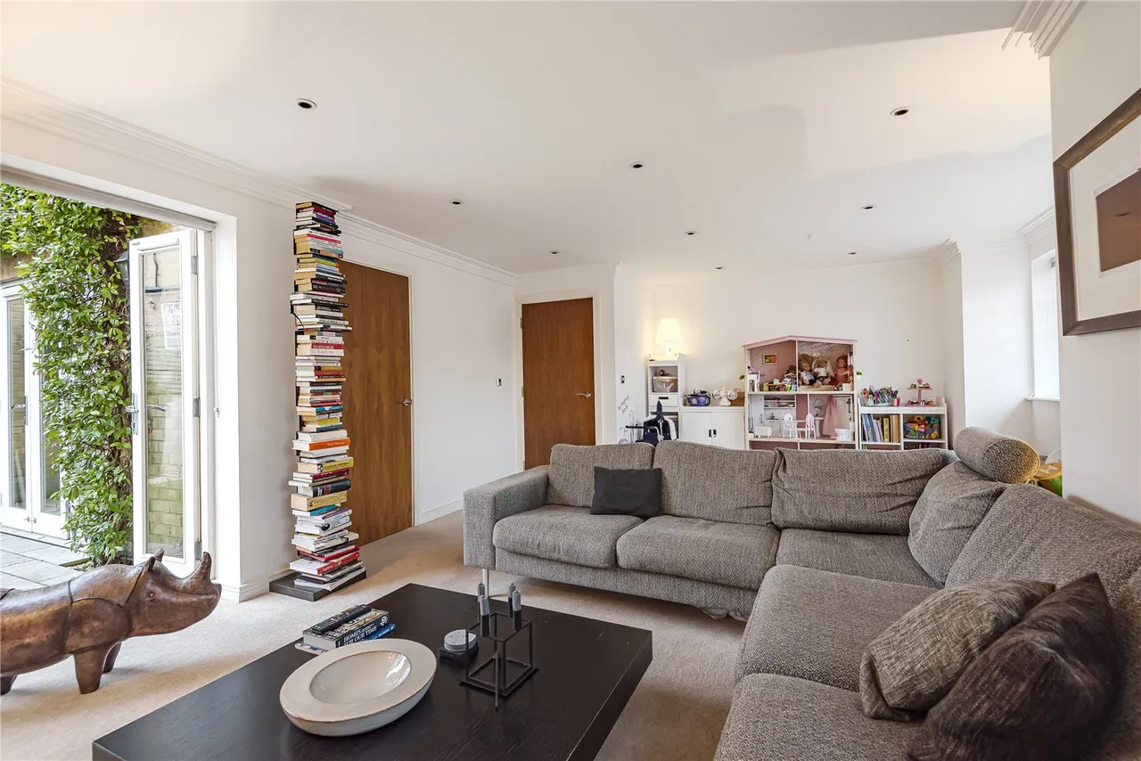 Oldfield Road, Hampton, TW12 2AD, photo 2