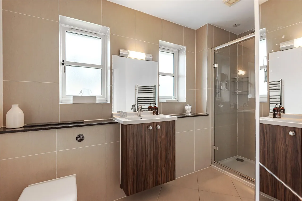 Oldfield Road, Hampton, TW12 2AD, photo 11