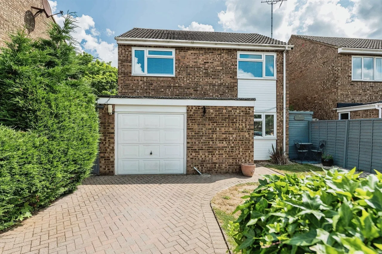 4 bed house for sale — The Paddocks, Welwyn Garden City