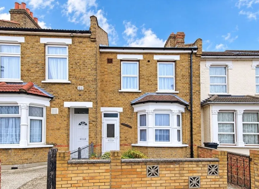 3 bed house to rent — Cambridge Road, Hounslow, TW4