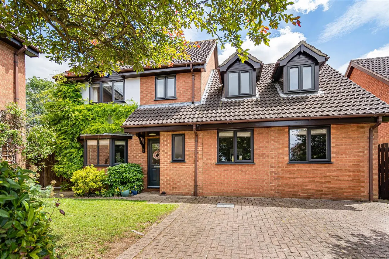 4 bed property for sale, The Willows, Great Chesterford, CB10