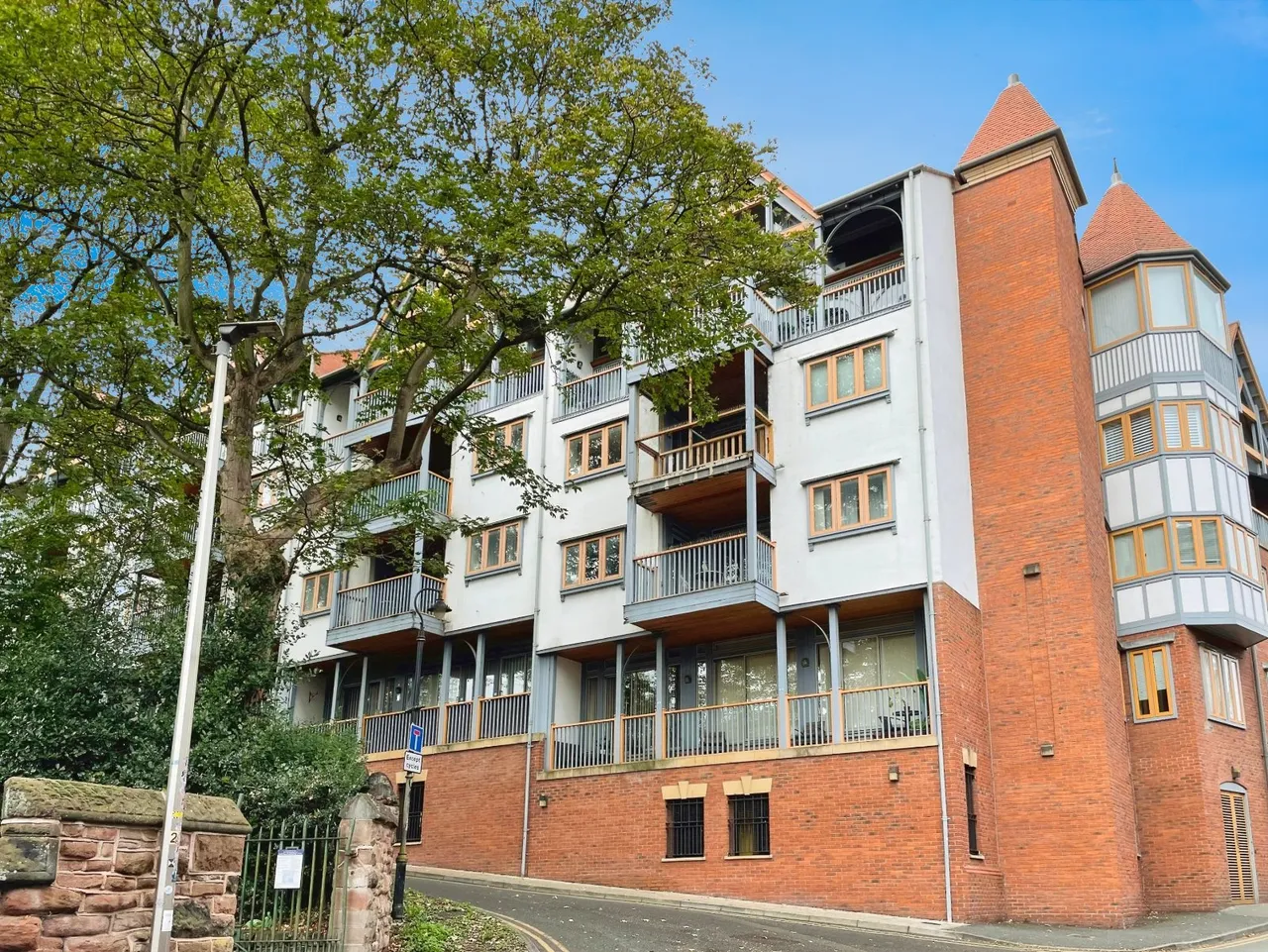 2 bed flat for sale, Foregate Street, Chester, CH1