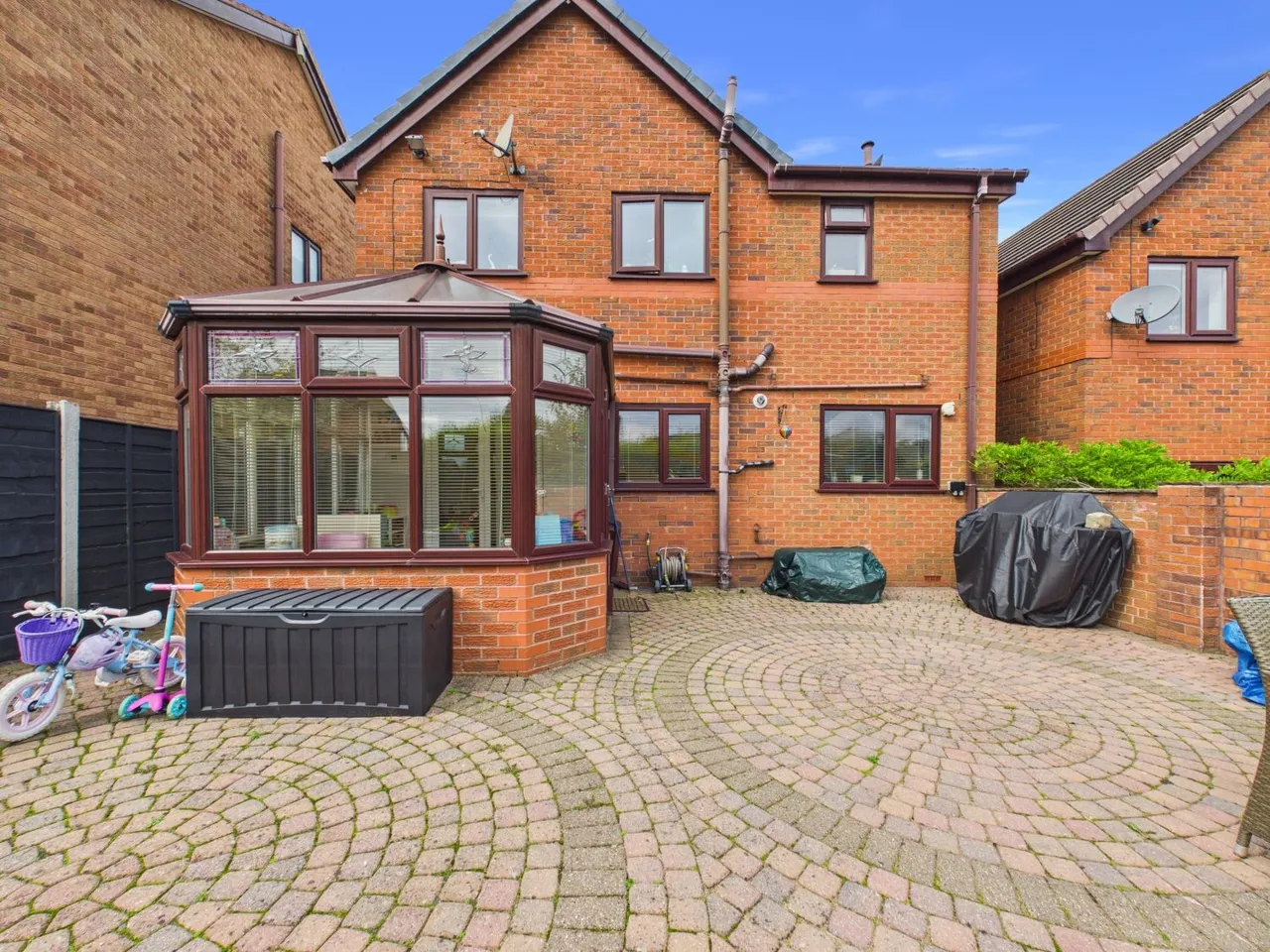 Firethorn Drive, Hyde, SK14, photo 24