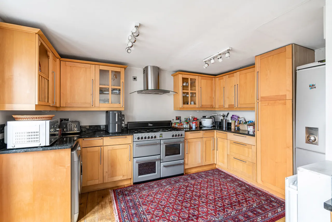 South Avenue, Farnham, GU9, photo 5