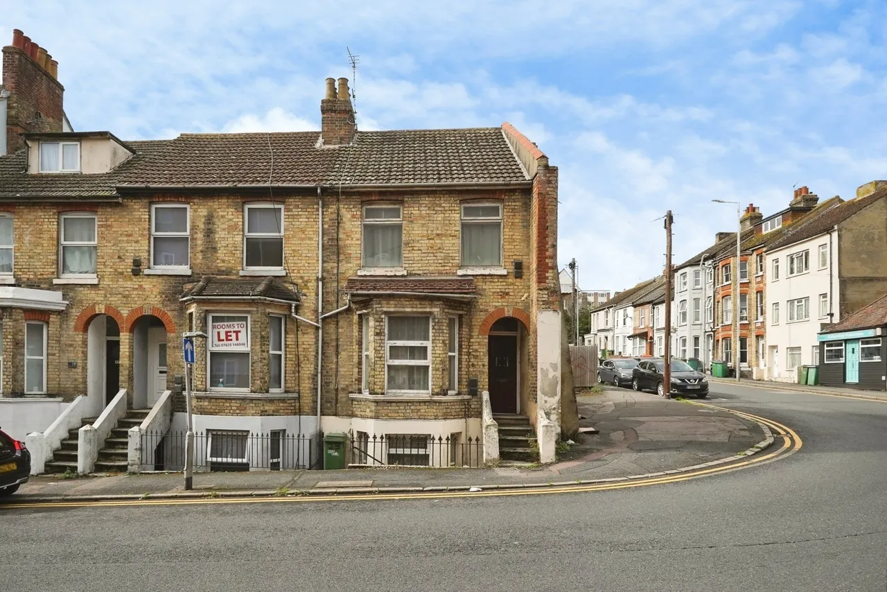 2 bed house for sale, Bradstone Road, Folkestone, CT20