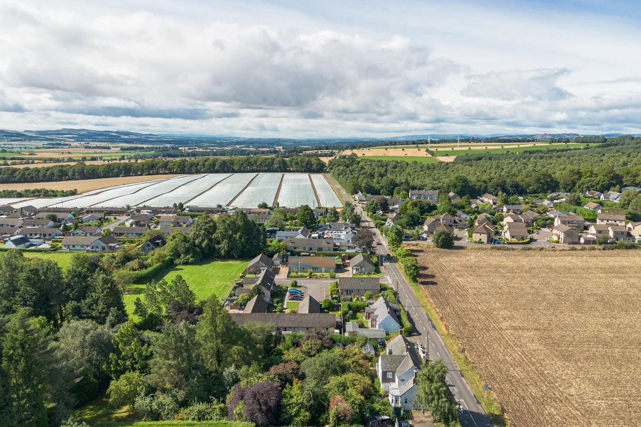 Main Road, Westmuir, DD8, photo 48