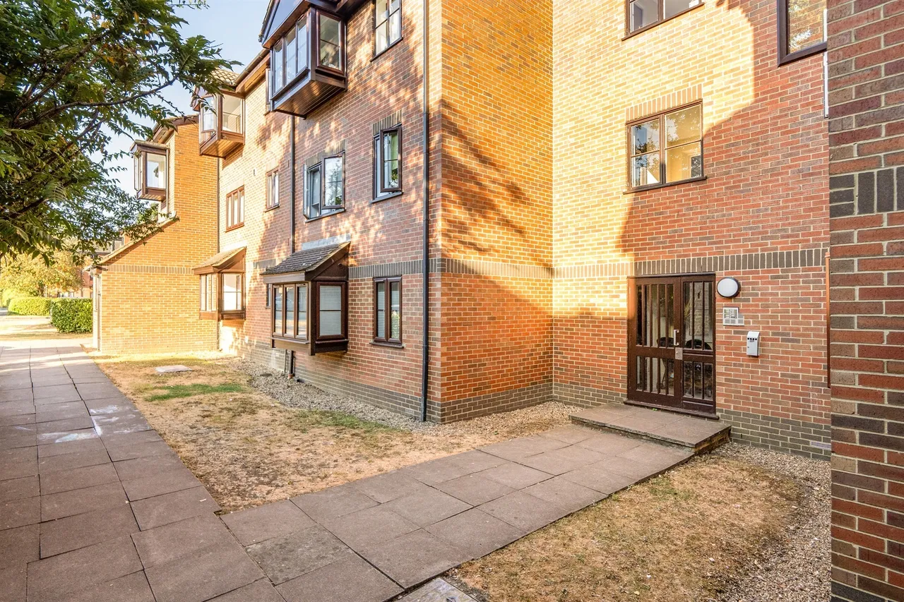 Gladbeck Way, Enfield, EN2, photo 10