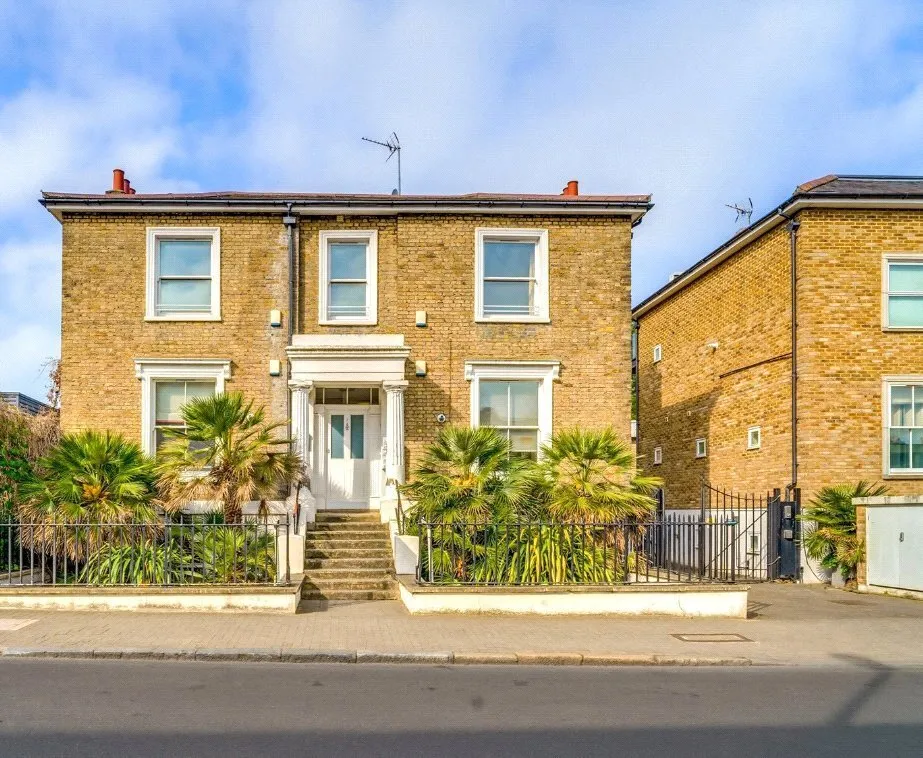 2 bed flat for sale, Balham Grove, London, SW12