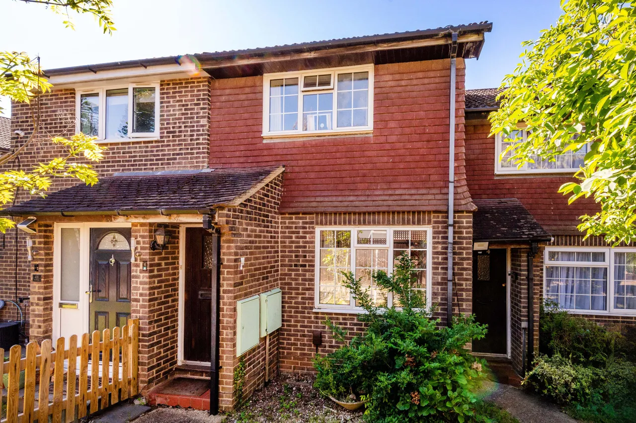 2 bed house for sale — 46 Avebury, Slough