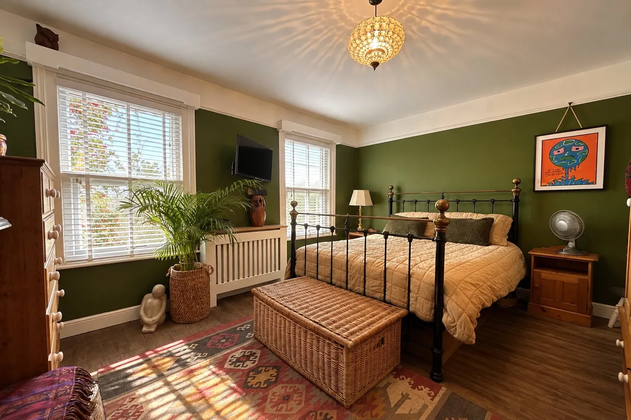 Westbury, photo 6