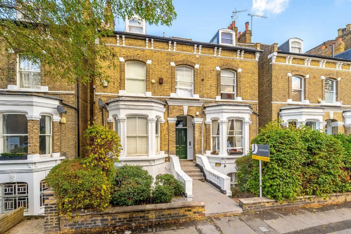 2 bed property to rent, Gauden Road, SW4