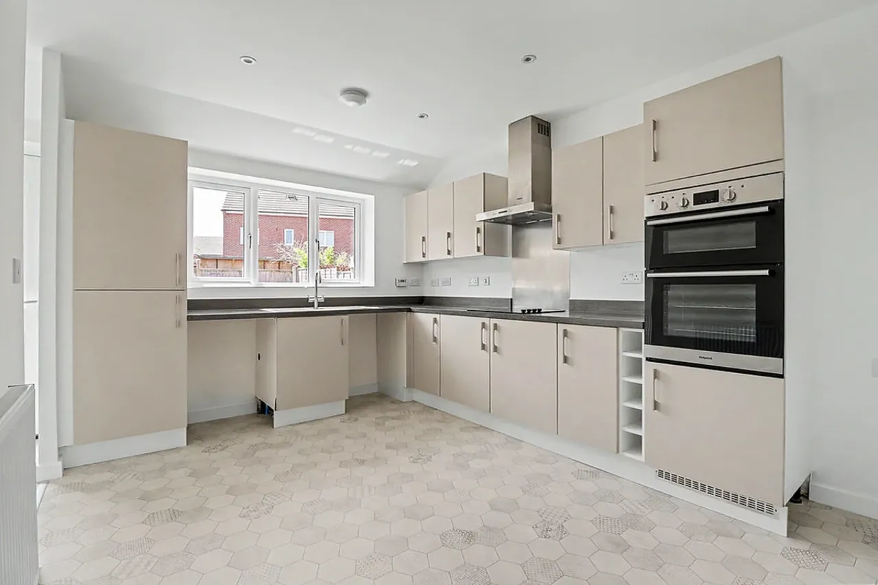 Philip Taylor Drive, Crewe, photo 4