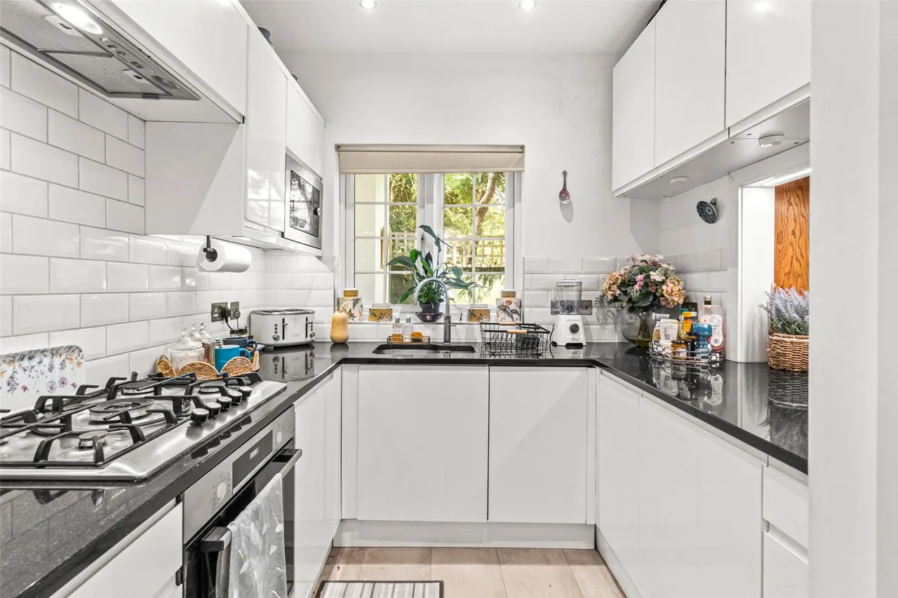 Park Close, Hampton, TW12 2SP, photo 10