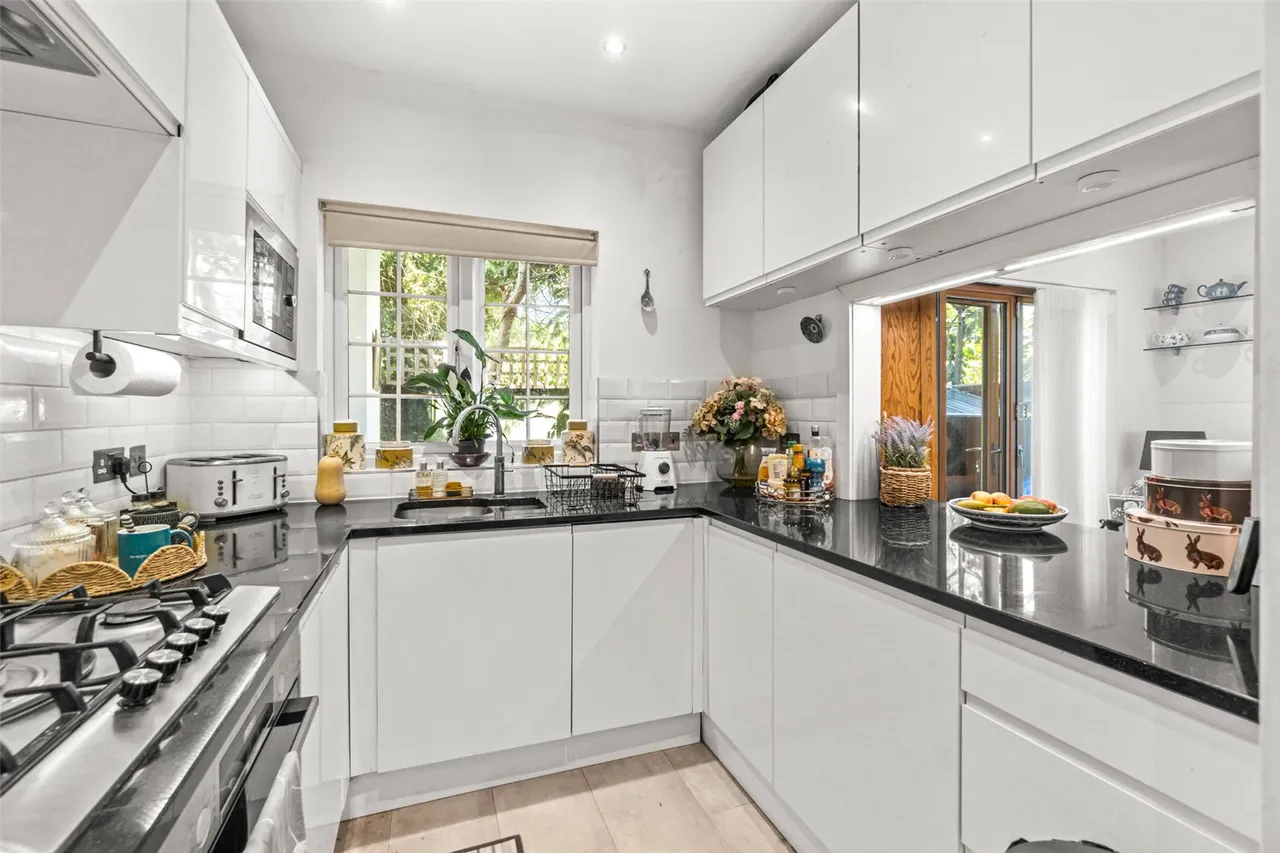 Park Close, Hampton, TW12 2SP, photo 12