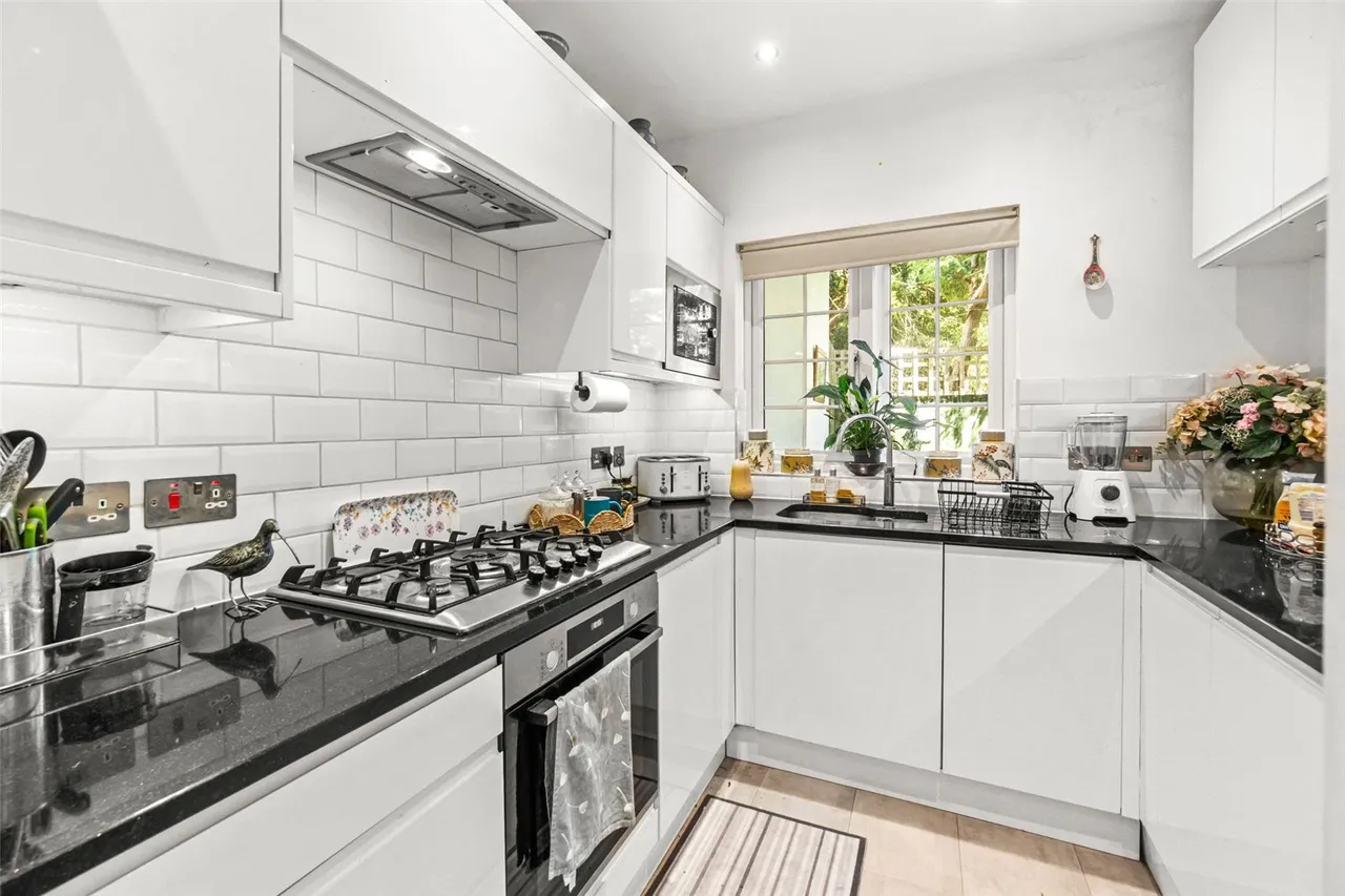 Park Close, Hampton, TW12 2SP, photo 11