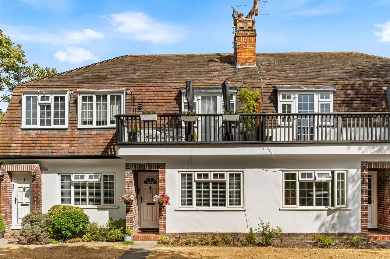 Park Close, Hampton, TW12 2SP, photo 2