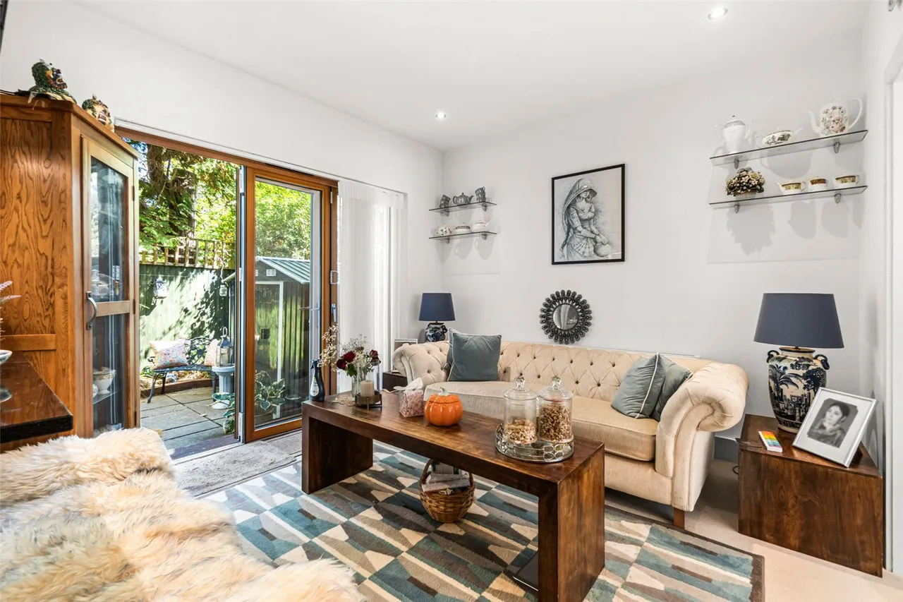 Park Close, Hampton, TW12 2SP, photo 9