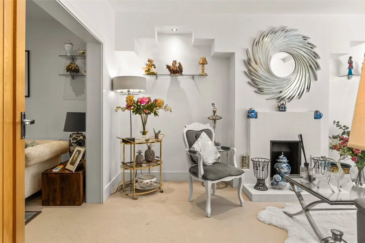 Park Close, Hampton, TW12 2SP, photo 5