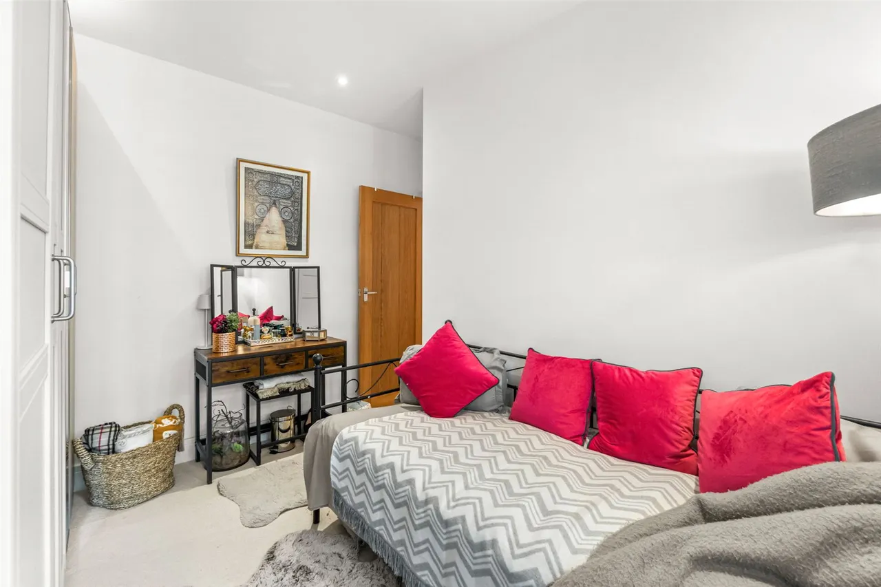 Park Close, Hampton, TW12 2SP, photo 19