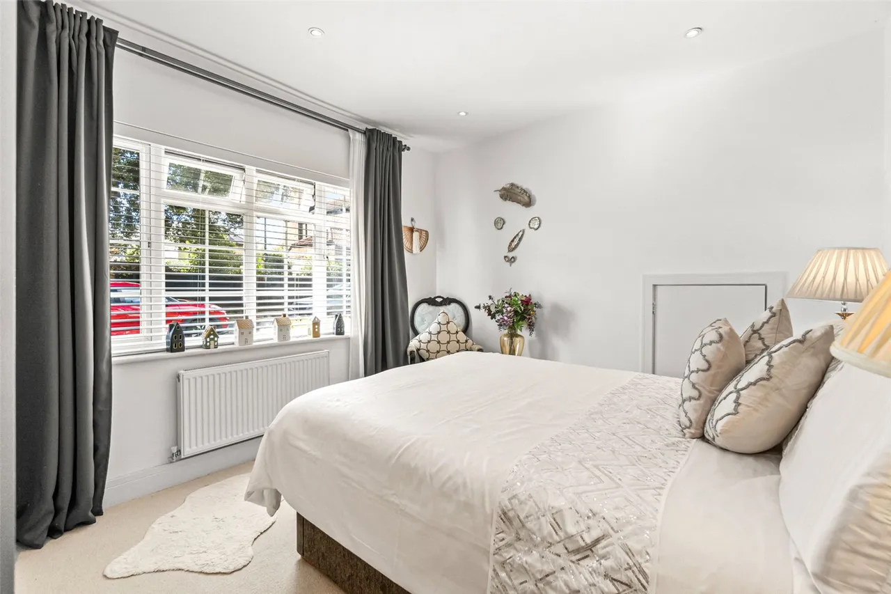 Park Close, Hampton, TW12 2SP, photo 16
