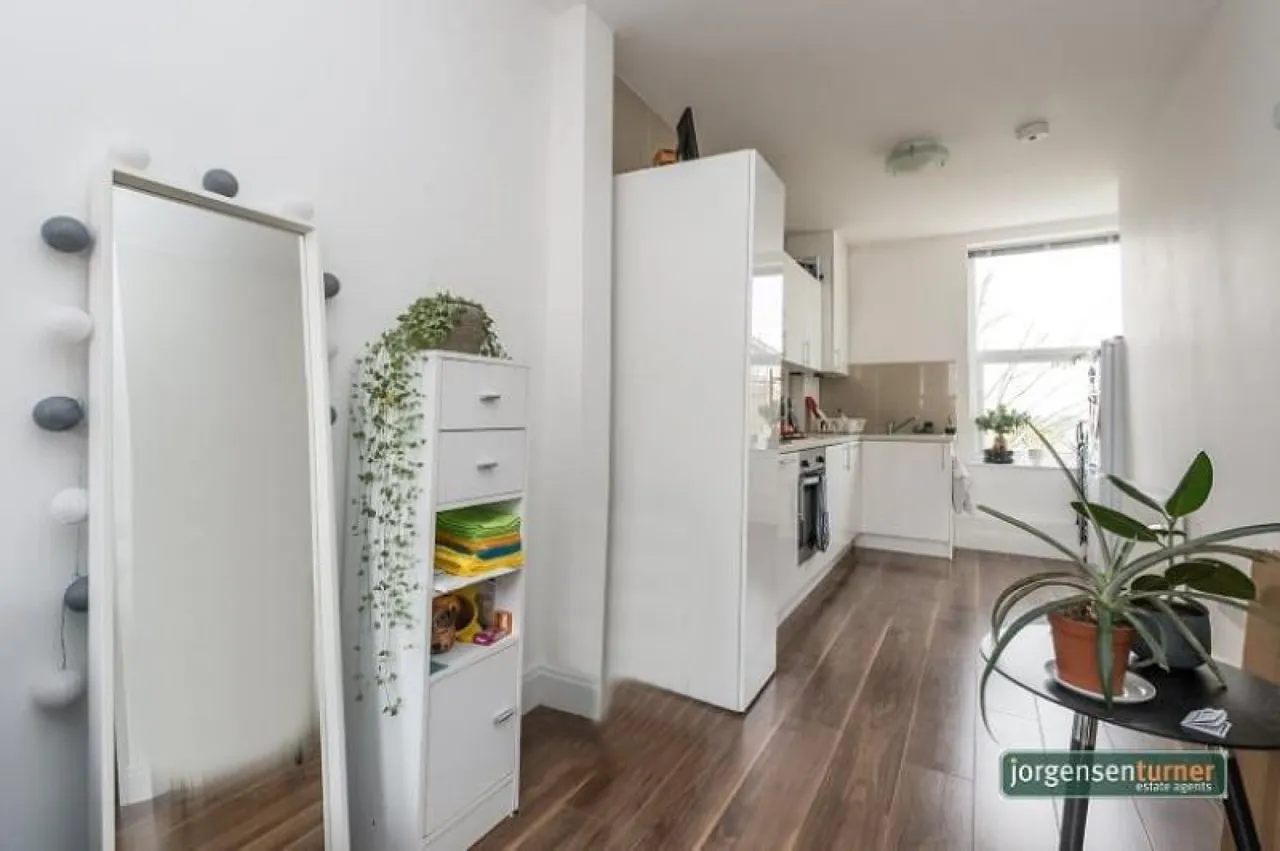 Kilburn High road, Kilburn, NW6, photo 6