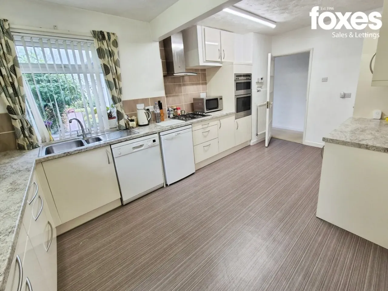 Christchurch Road, West Parley, BH22, photo 4