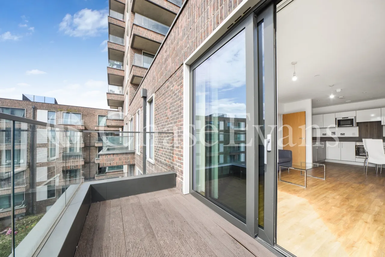 Agnes George Walk, Royal Docks, E16, photo 2