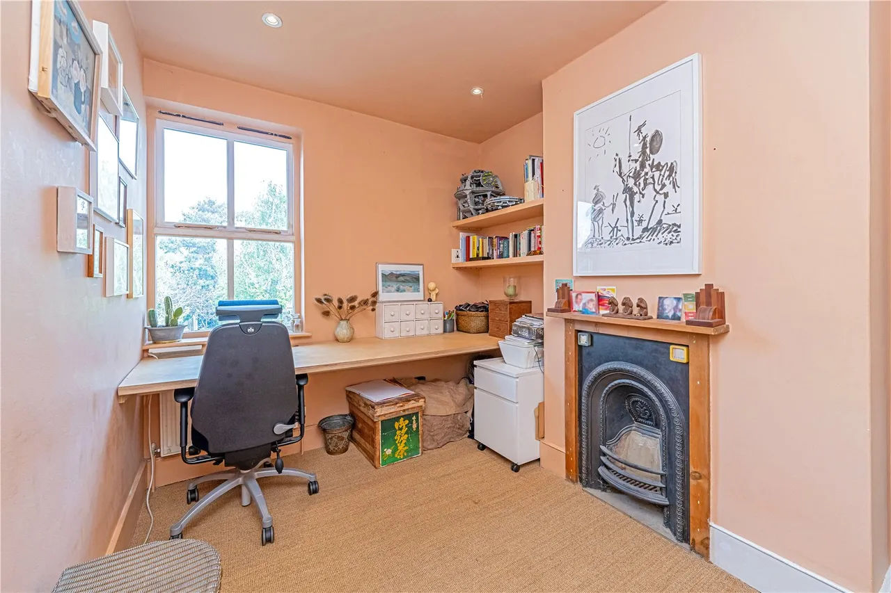 South Road, Hampton, TW12 3PE, photo 8