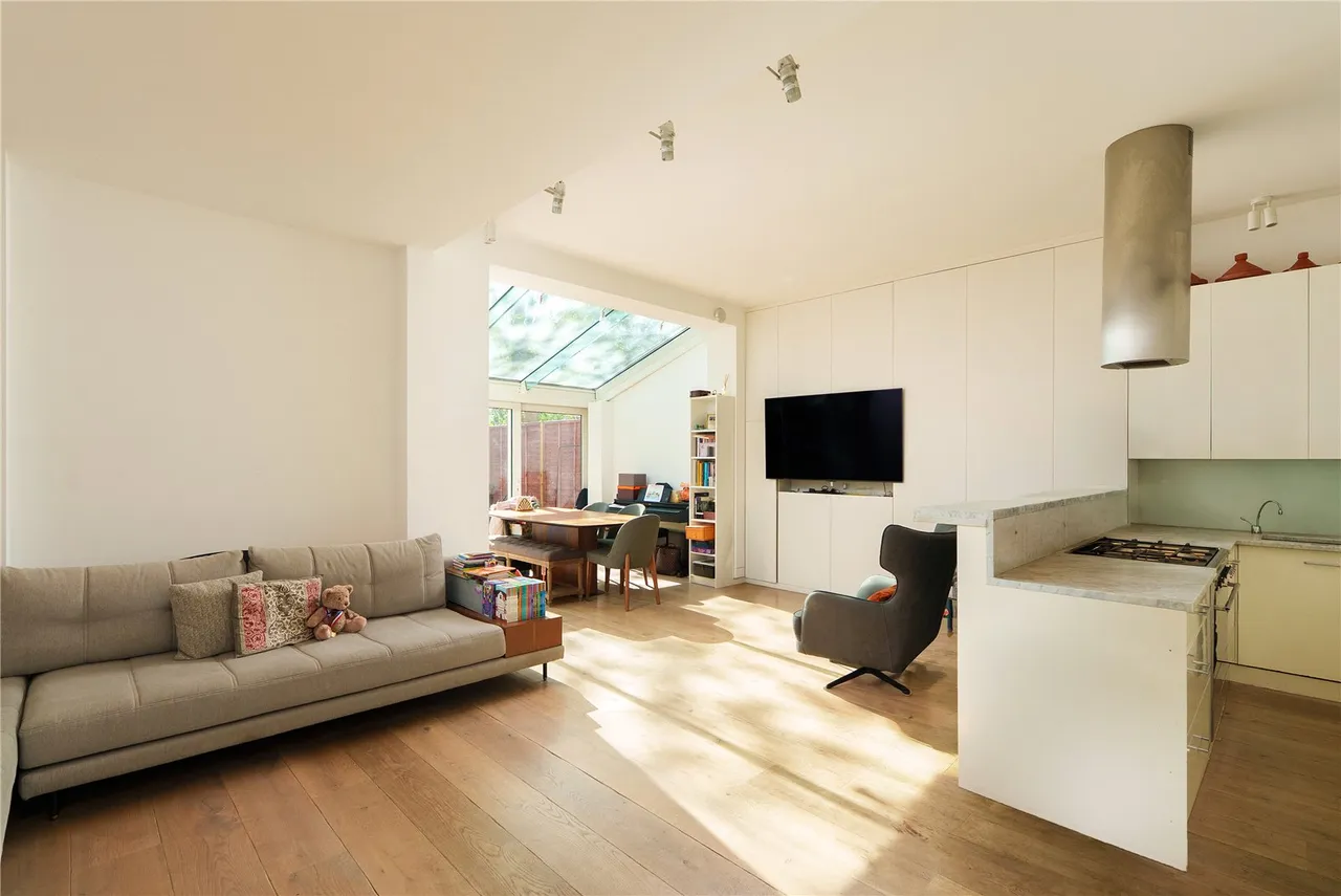 4 bed house for sale — Howitt Road, Belsize Park, London, NW3 4LU