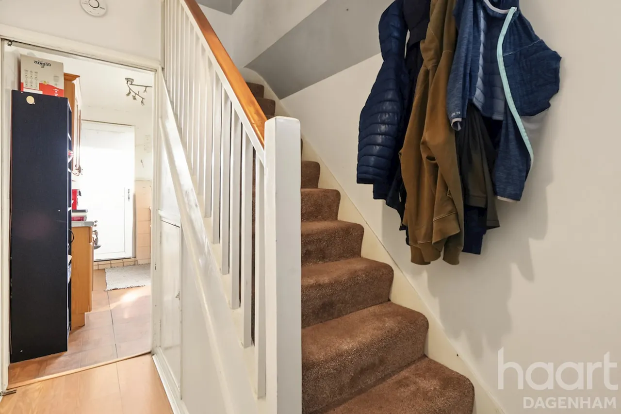 Neasham Road, Dagenham, RM8, photo 3