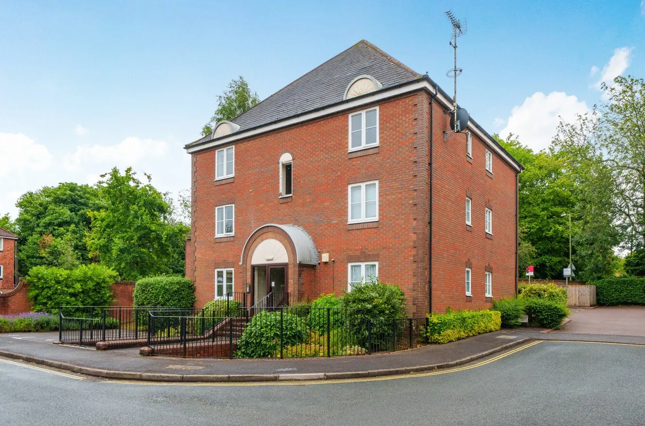 Waterside Court, Alton, GU34, photo 9