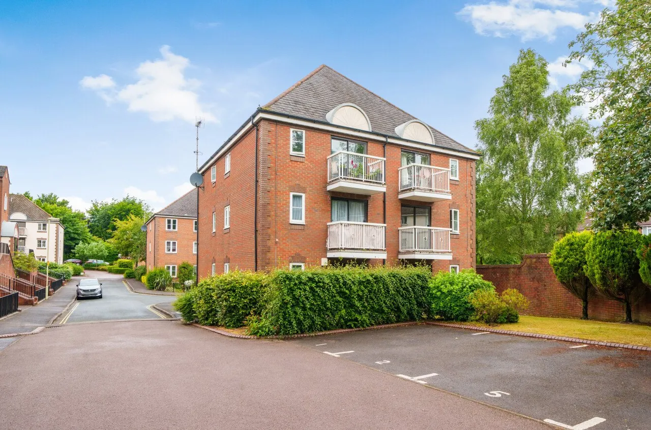 1 bed flat for sale, Waterside Court, Alton, GU34